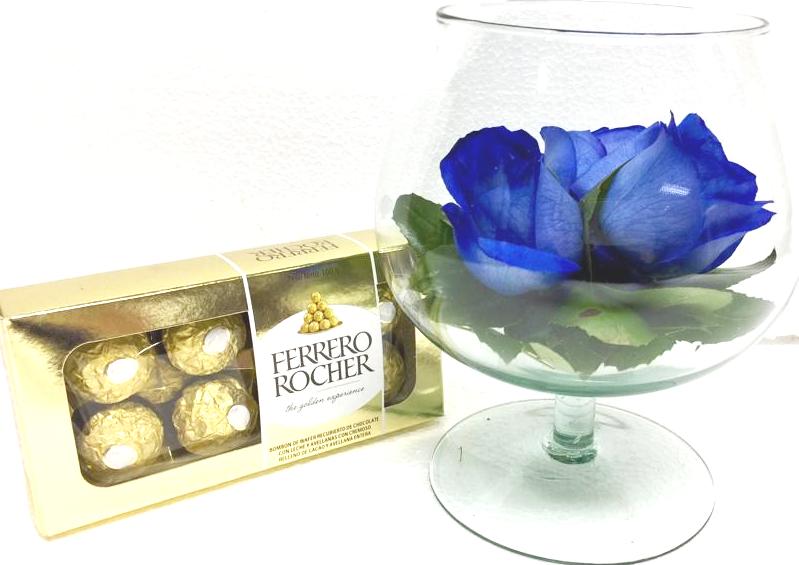  Copa con 3 Rosas Azules y Bombones Ferrero Rocher 100 grs